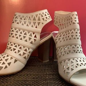 Women’s white sandals